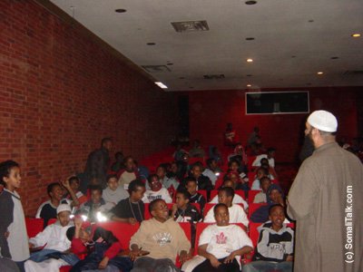sh.salaax oo caruurta cashar siinaya